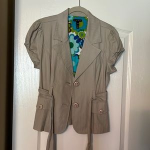 XL Fang Blazer short sleeve. Color is Tan worn once excellent condition